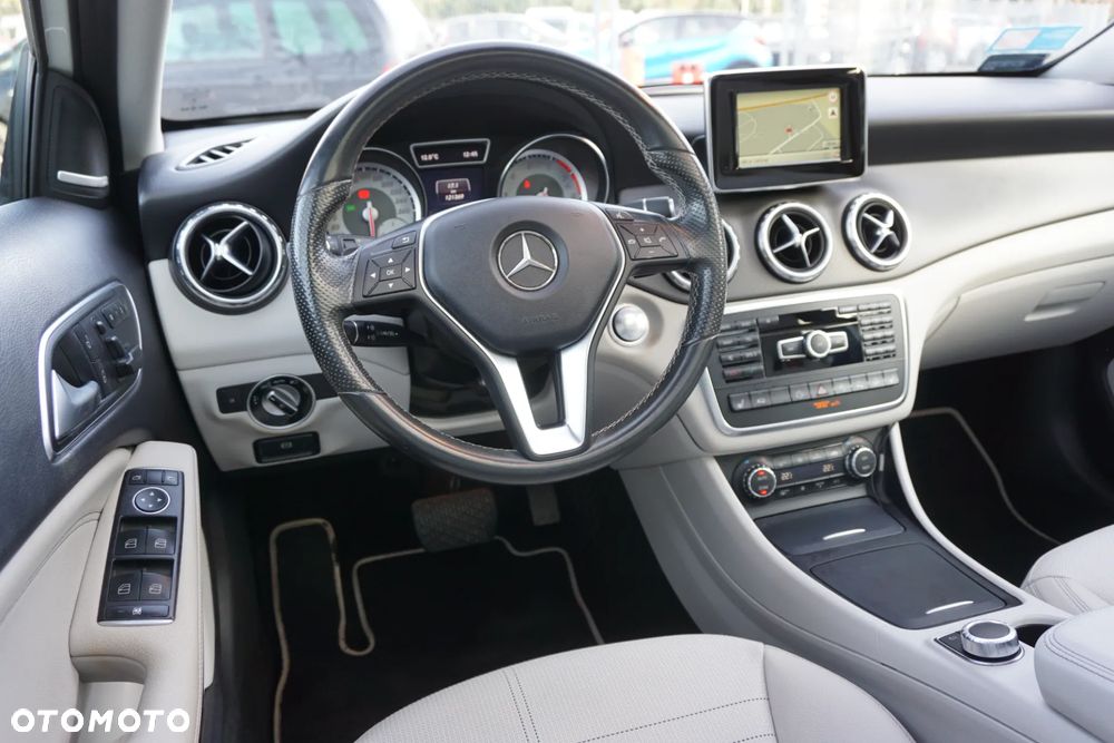 Mercedes-Benz GLA 250 4-Matic - 16