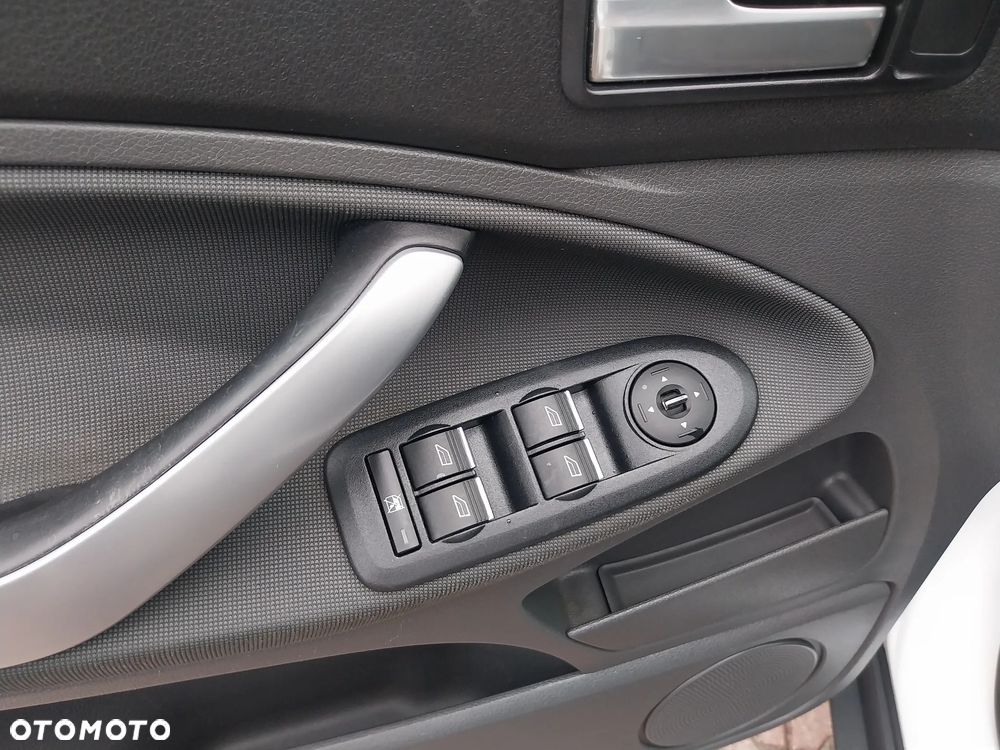Ford Kuga - 15