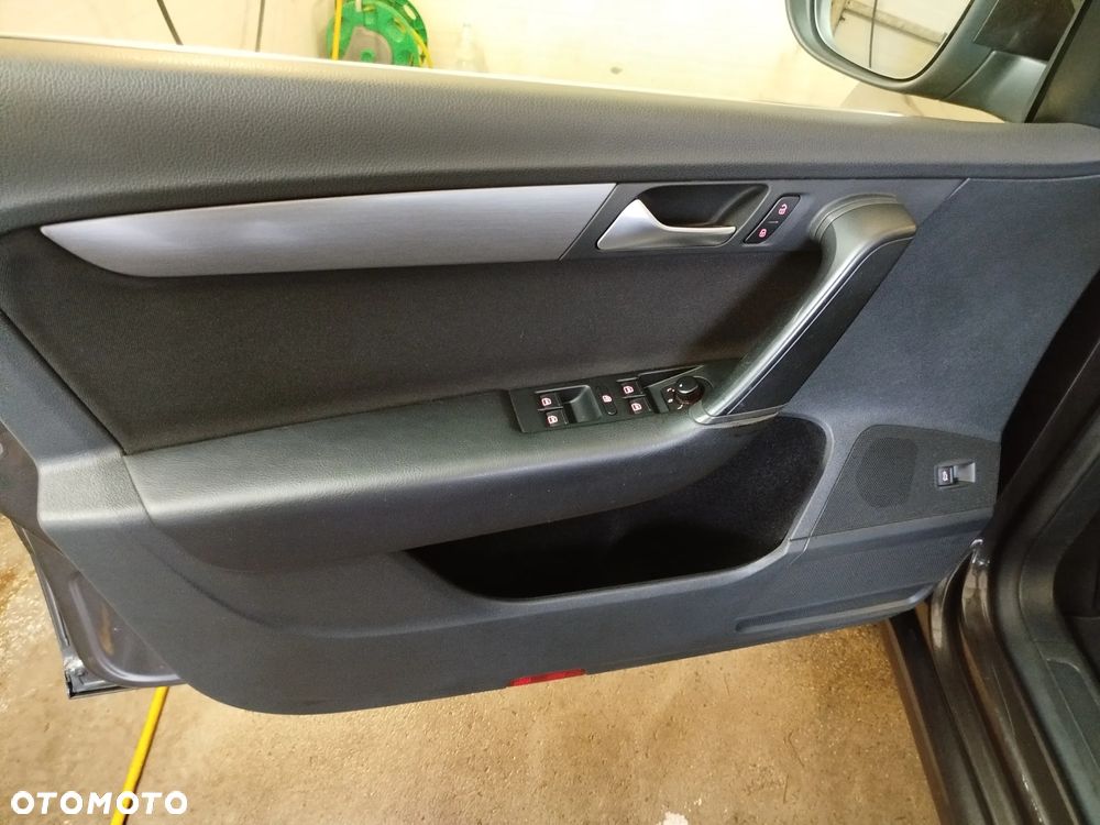 Volkswagen Passat 2.0 TDI Highline - 26