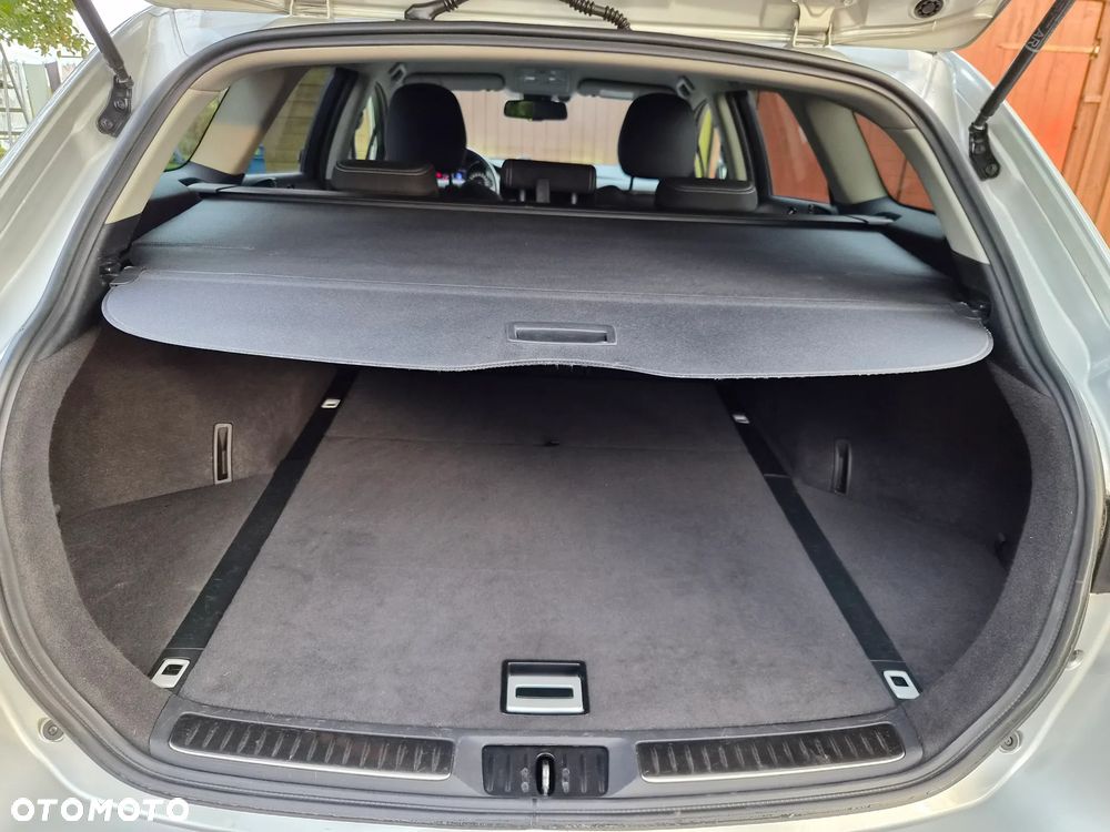 Toyota Avensis 1.8 Sol plus NAVI - 16