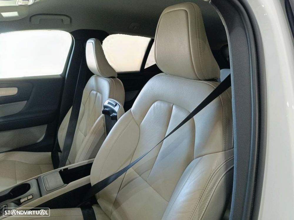Volvo XC 40 2.0 D3 Momentum Geartronic - 5