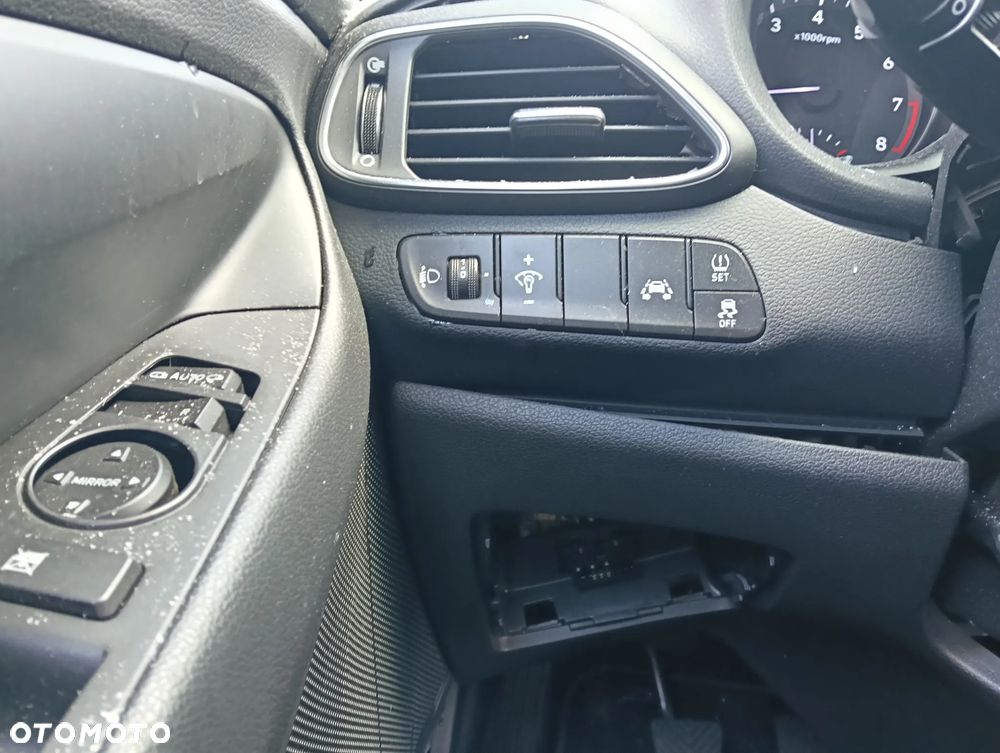 Hyundai i30 1.4 T-GDI YES - 13