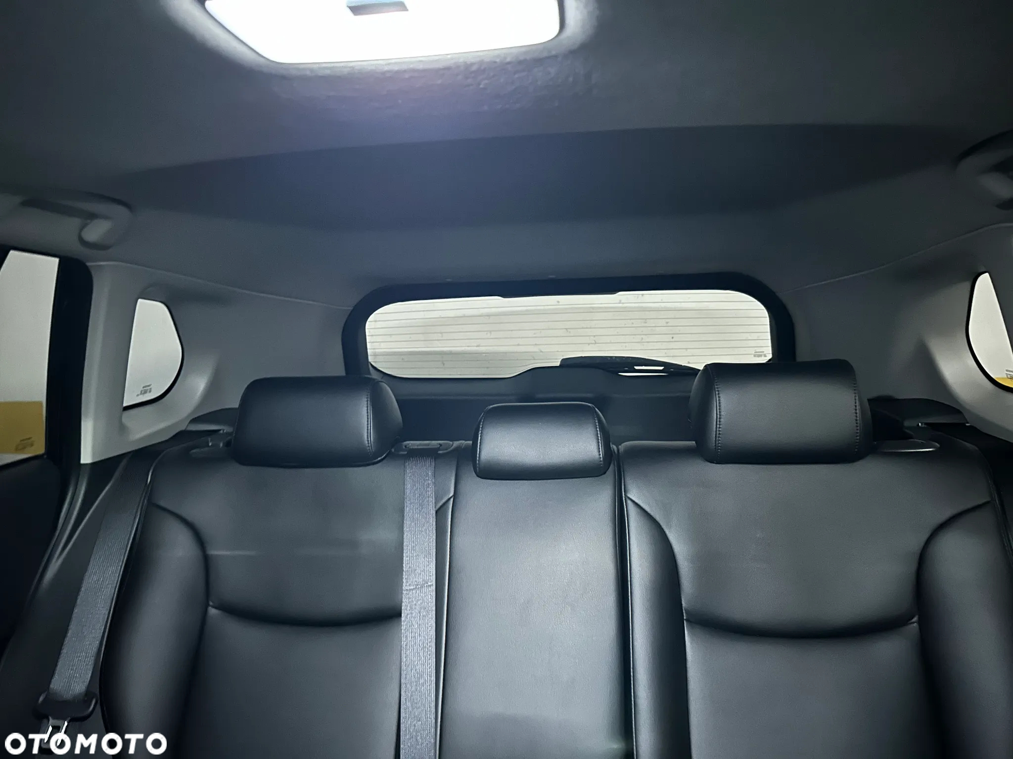 Toyota Corolla 2.0 Hybrid Lounge - 17