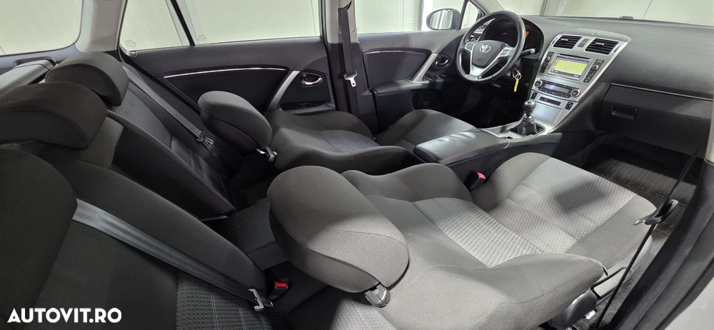 Toyota Avensis 2.0 D-4D - 39