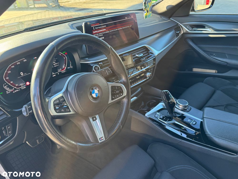 BMW Seria 5 520d M Sport - 22