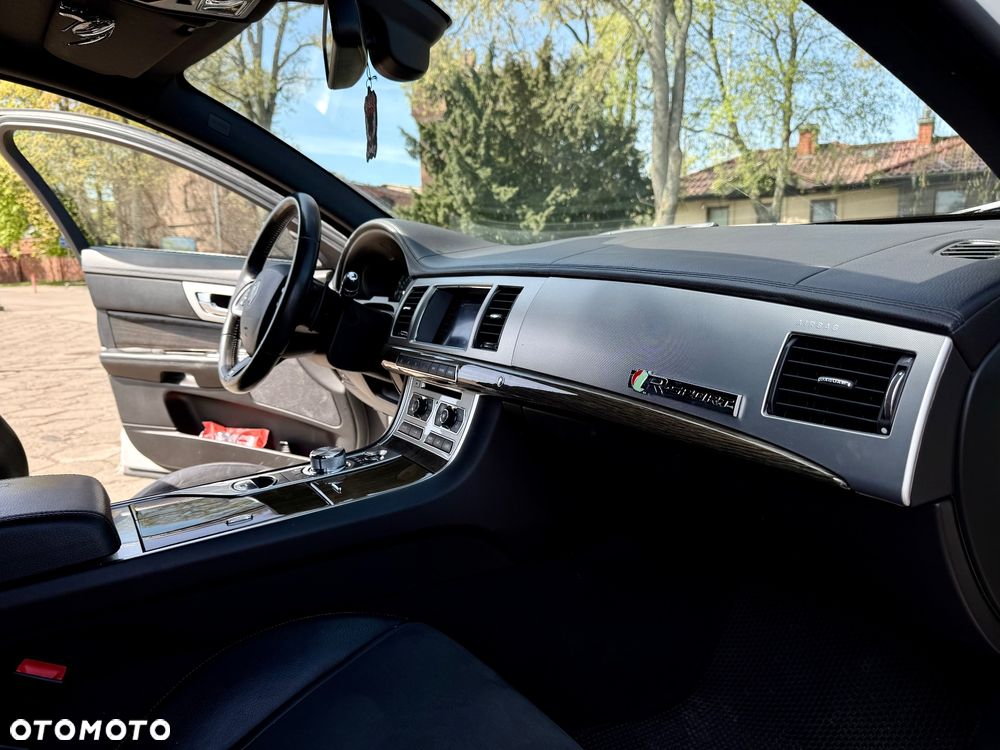 Jaguar XF 2.2 D R-Sport - 16