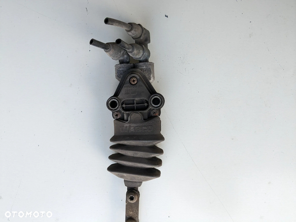 ZAWÓR POZIOMUJĄCY KABINY WABCO 4640070160