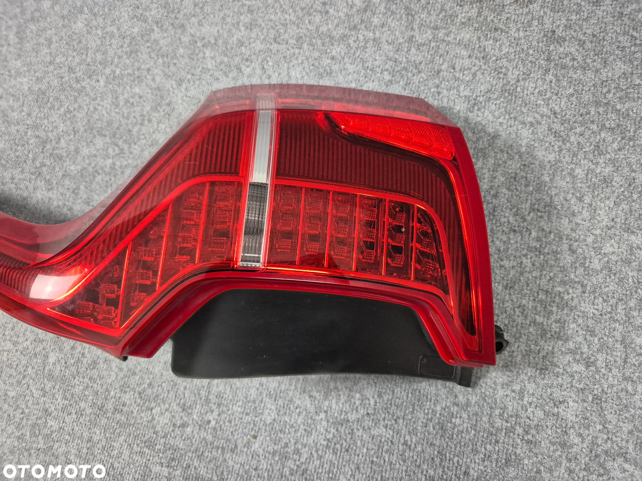 LAMPA TYLNA TYŁ PRAWA - VOLVO XC90 II LED 14-25 EUROPA - 4