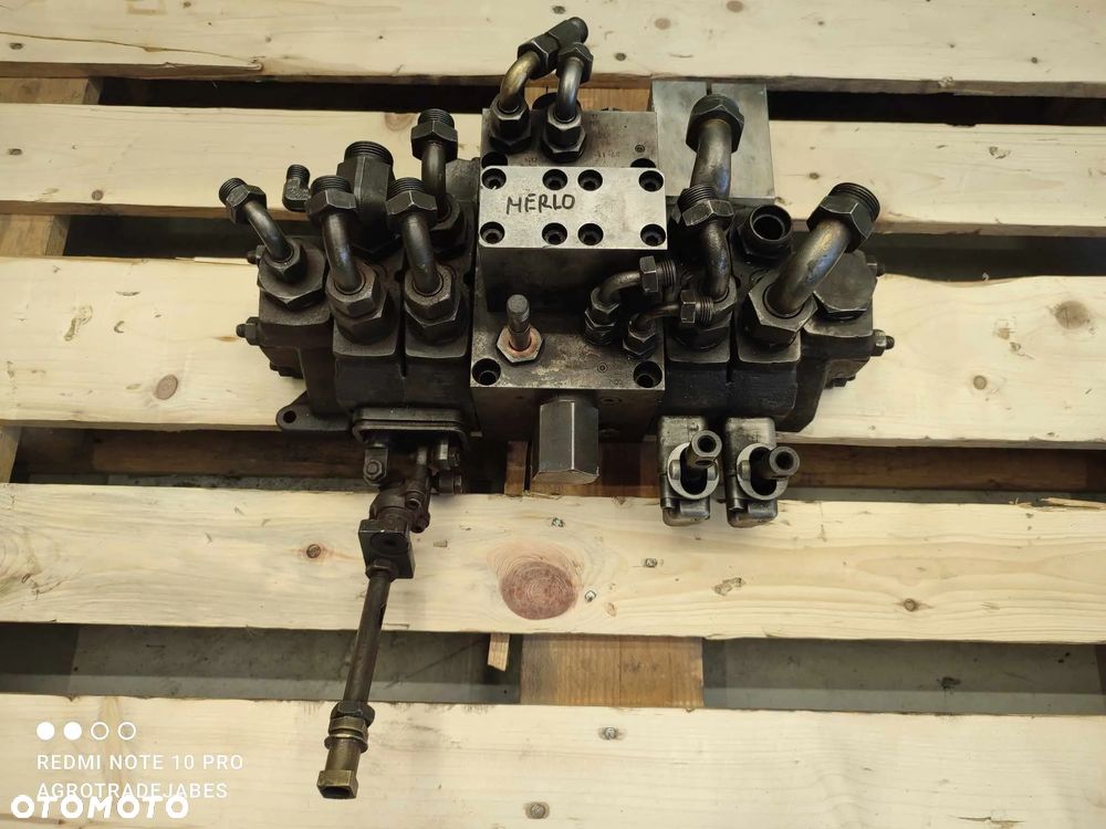 Rozdzielacz hydrauliczny Merlo Roto 40.18 - 4
