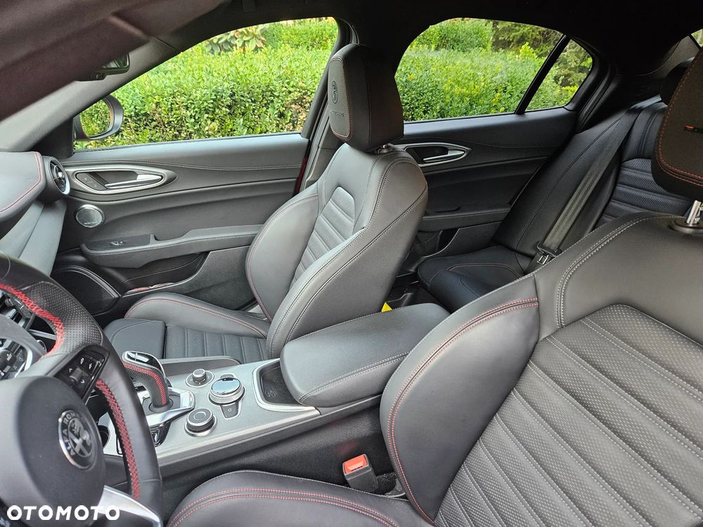 Alfa Romeo Giulia 2.0 Turbo Competizione Q4 - 6