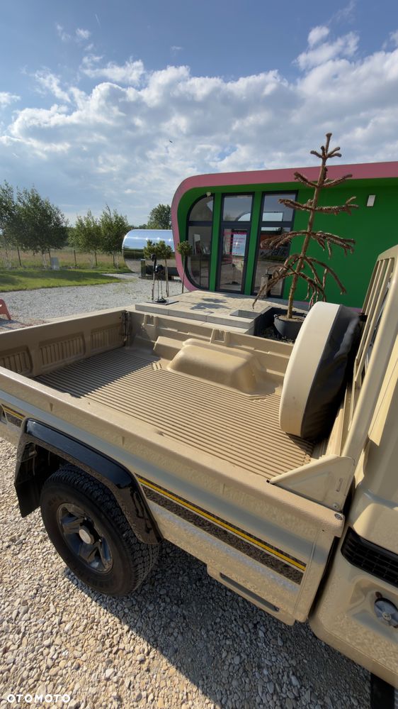 Toyota Land Cruiser - 14