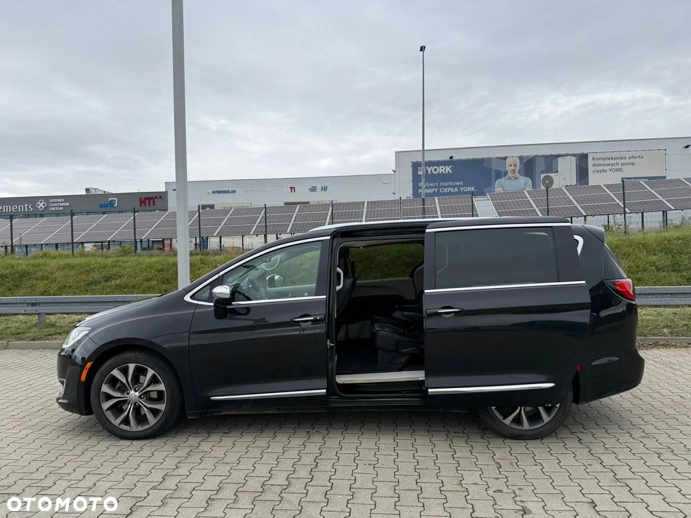 Chrysler Pacifica - 5