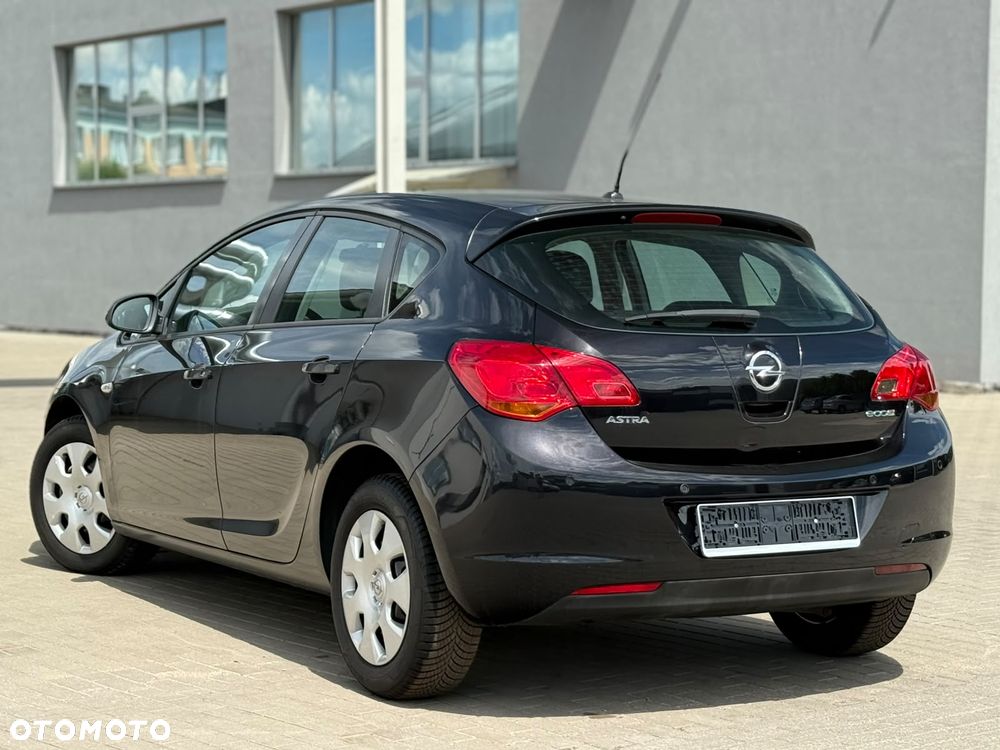 Opel Astra 1.4 150 Jahre - 8