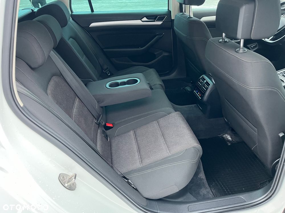 Volkswagen Passat 2.0 TDI (BlueMotion Technology) Comfortline - 16
