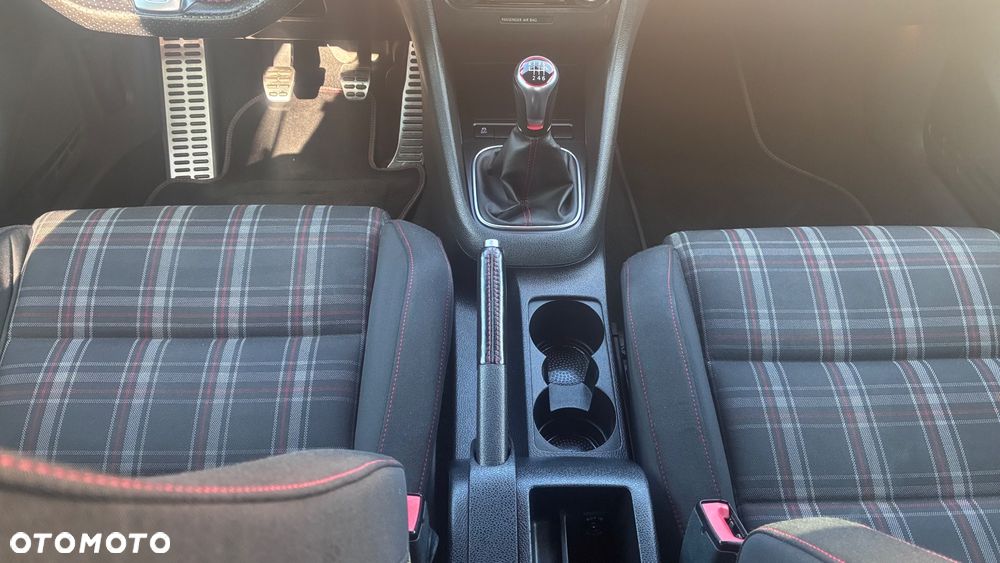 Volkswagen Golf 2.0 GTI - 11