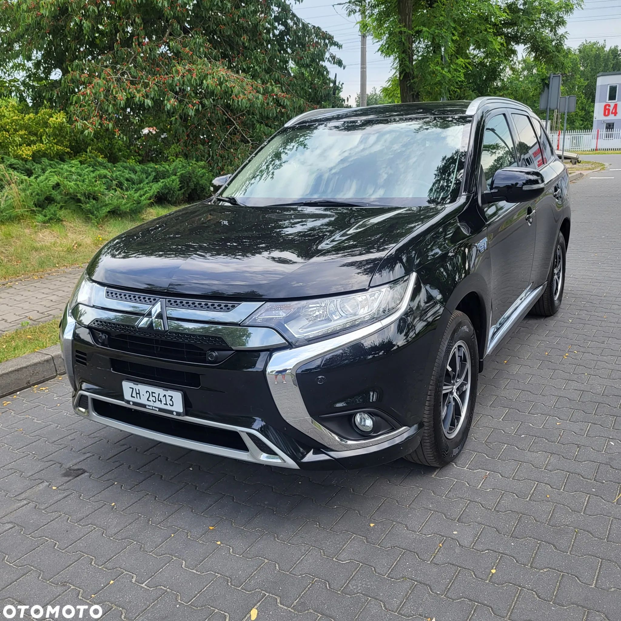 Mitsubishi Outlander 2.4 4WD Plug-In Hybrid Intro Edition - 1