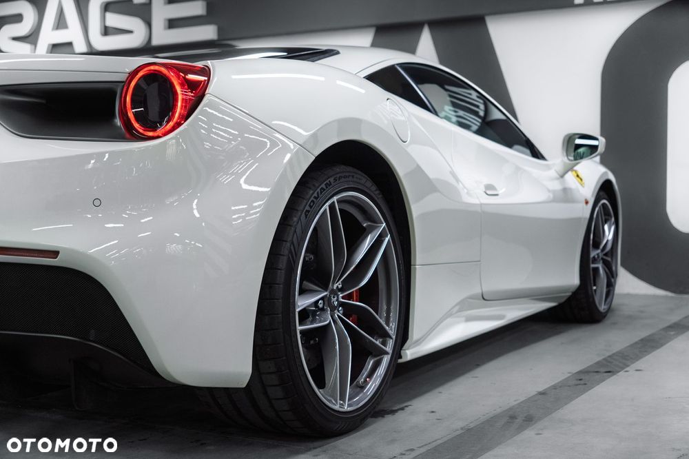 Ferrari 488 - 12