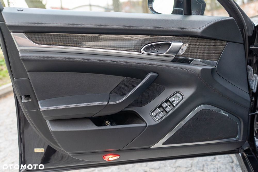 Porsche Panamera Turbo Executive - 20