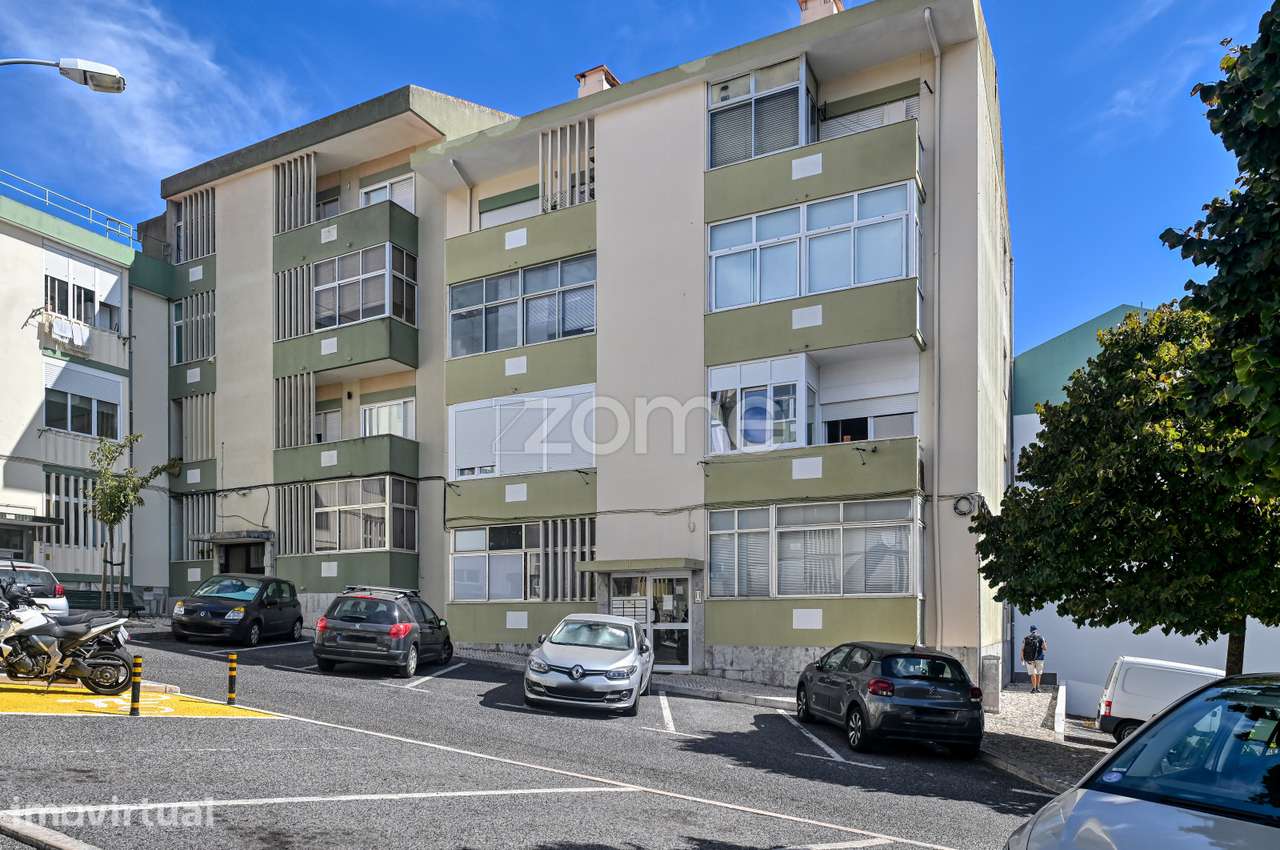 T2 Remodelado em Porto Salvo - Grande imagem: 2/25