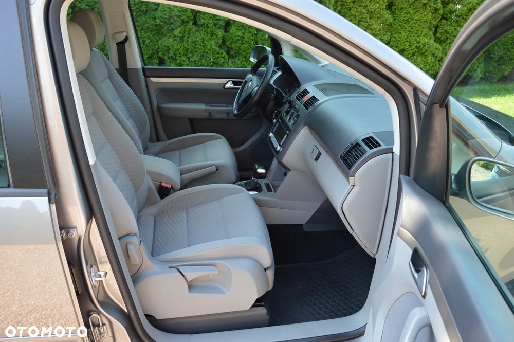 Volkswagen Touran - 8