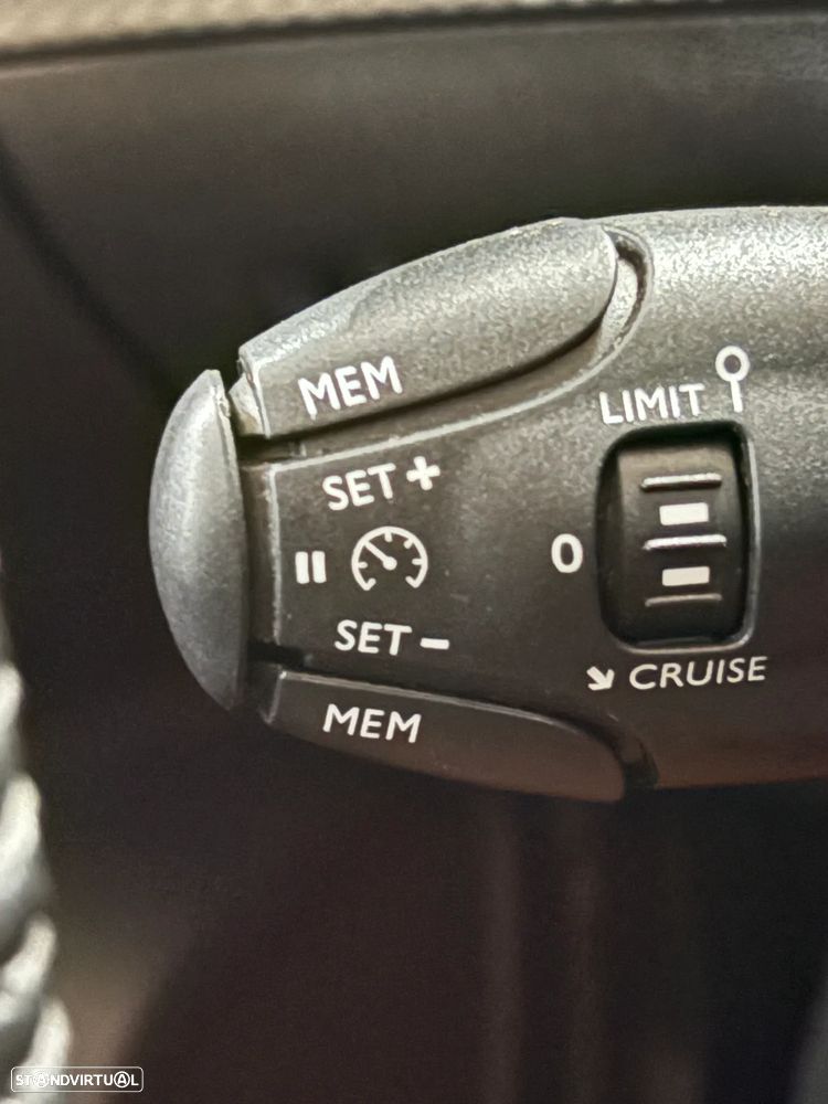 Peugeot 2008 1.2 PureTech Allure Pack - 18