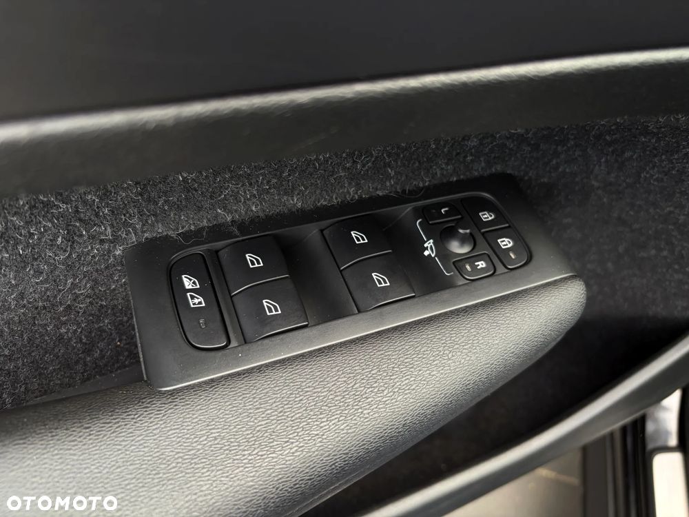 Volvo XC 40 D3 SCR R-Design - 32