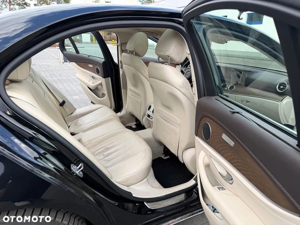 Mercedes-Benz Klasa E 220 d 9G-TRONIC - 16