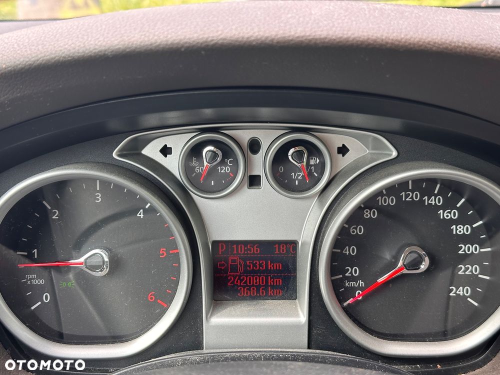 Ford Focus 2.0 TDCi Ghia DPF - 12