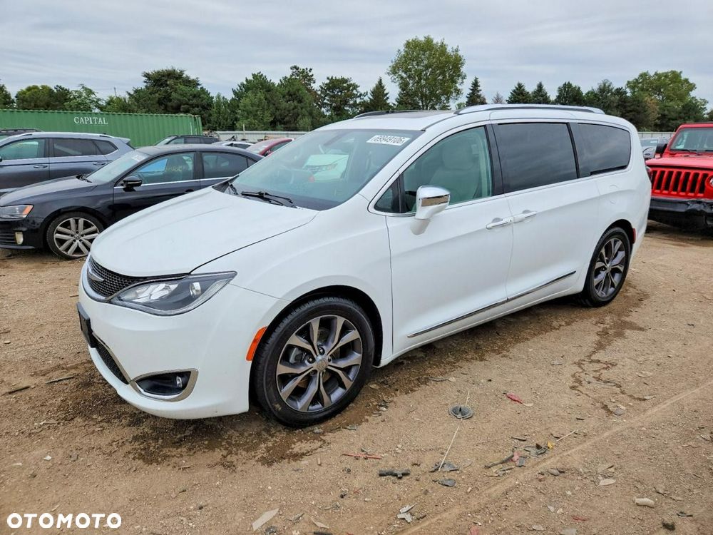Chrysler Pacifica - 1