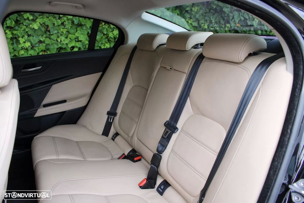 Jaguar XE 2.0 D Prestige Aut. - 15