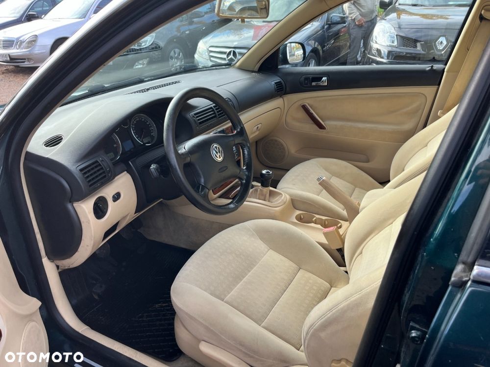 Volkswagen Passat - 4
