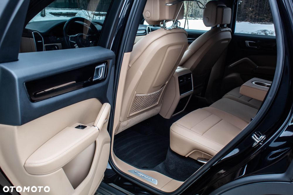 Porsche Cayenne Standard - 19