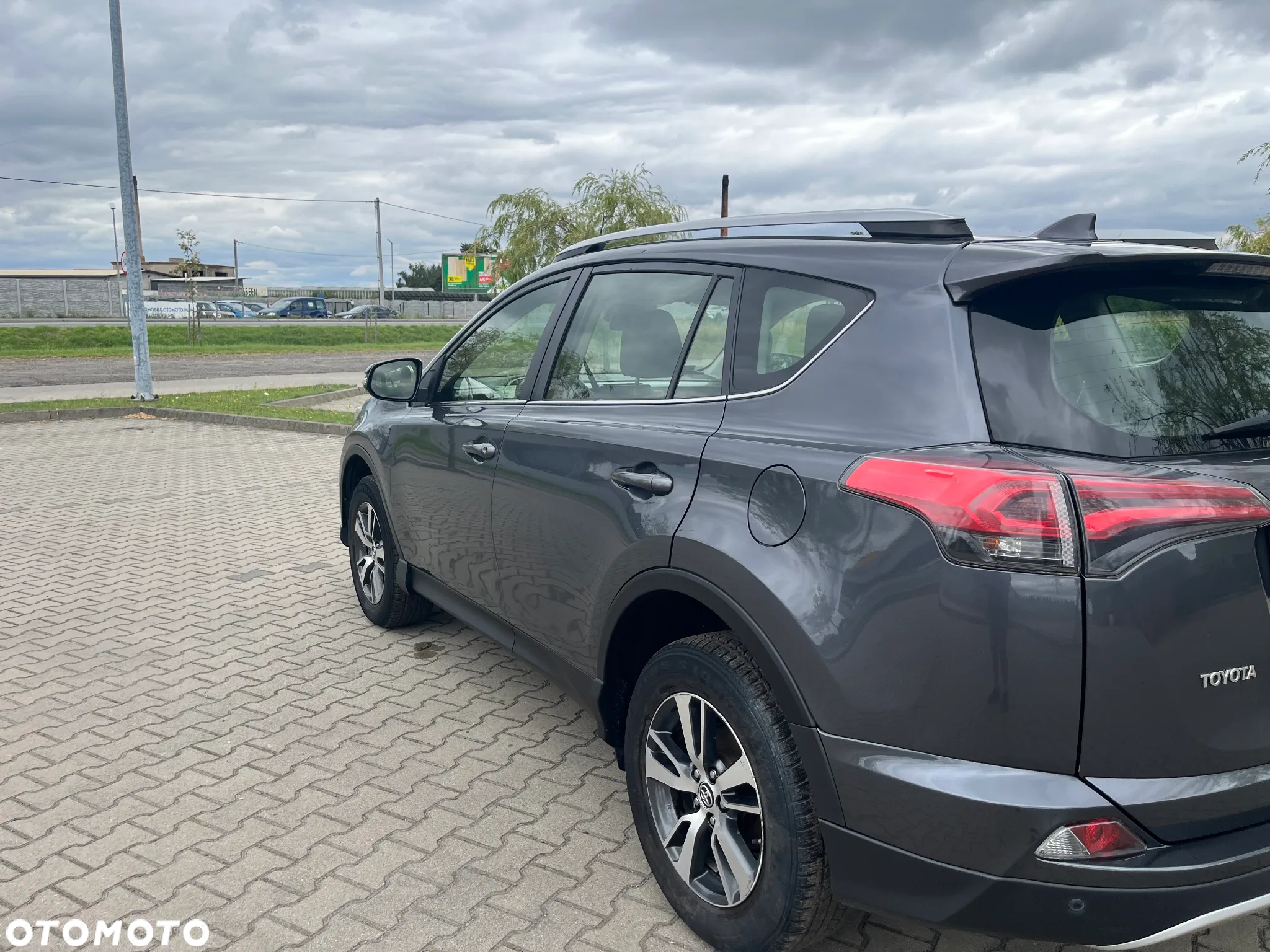 Toyota RAV4 - 10