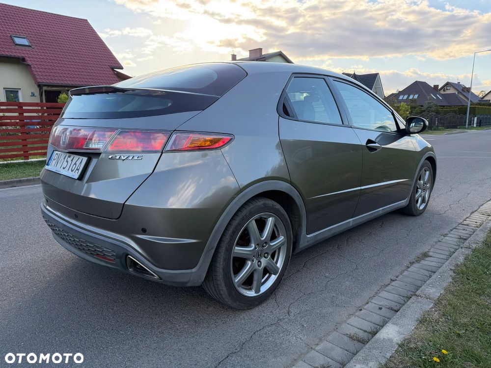 Honda Civic 1.8i-VTEC 50 Jahre Edition - 4