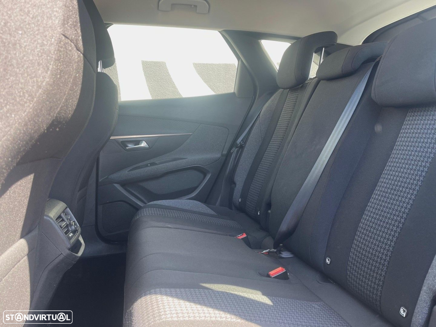 Peugeot 3008 1.5 BlueHDi Active Pack EAT8 - 8