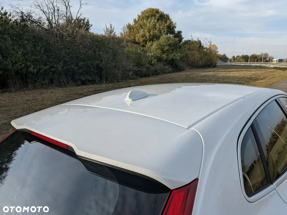 Volvo V40 - 25