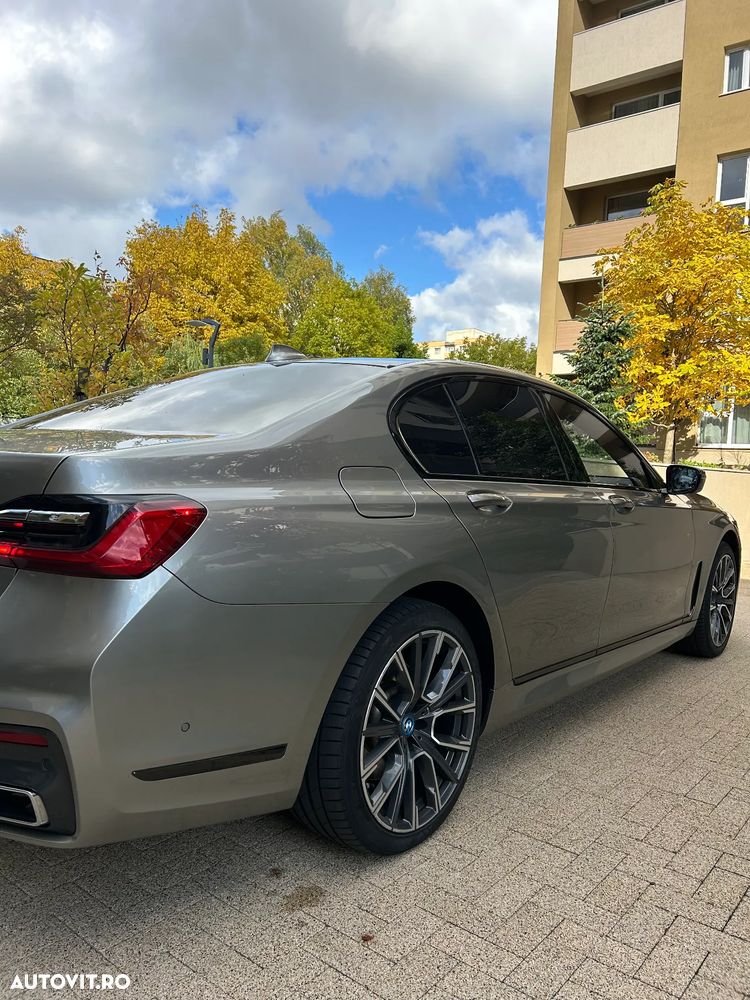 BMW Seria 7 745e - 20
