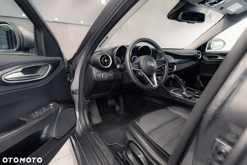 Alfa Romeo Giulia 2.0 Turbo - 10