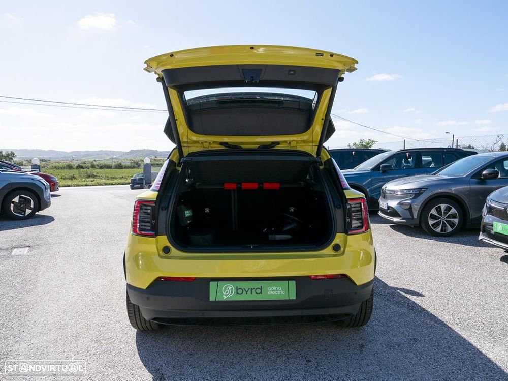 Volvo EX30 Single Motor Extended Range RWD Plus - 17