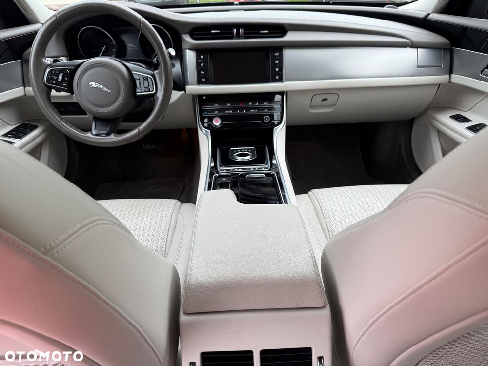 Jaguar XF 2.0 i4D Prestige - 5