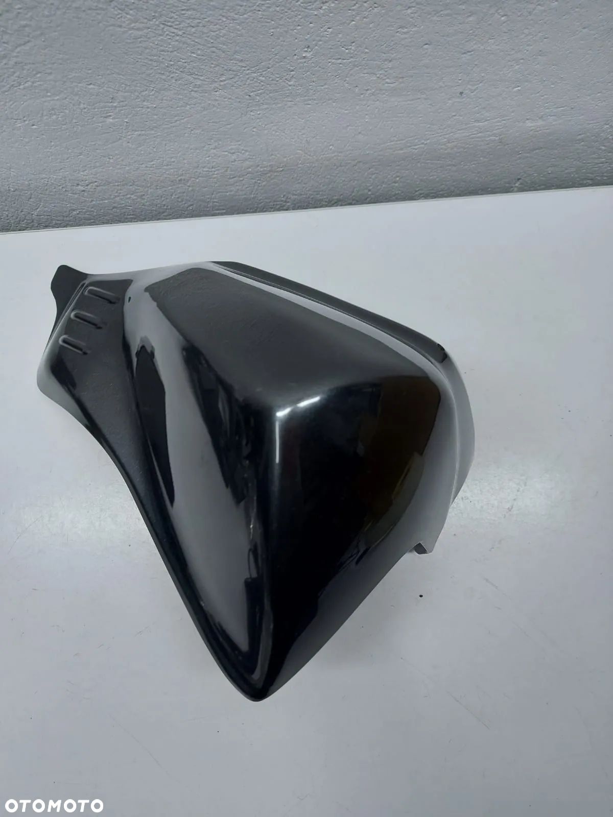 Owiewka boczna lewa SUZUKI BURGMAN 400 K7 K8 K9 - 1
