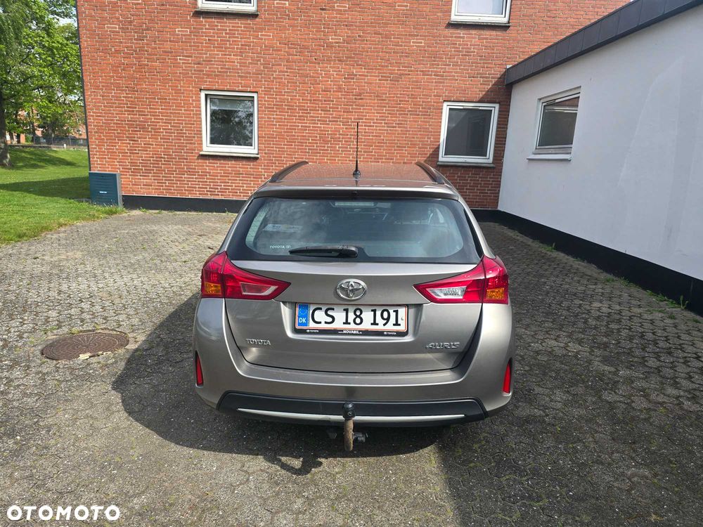 Toyota Auris - 4