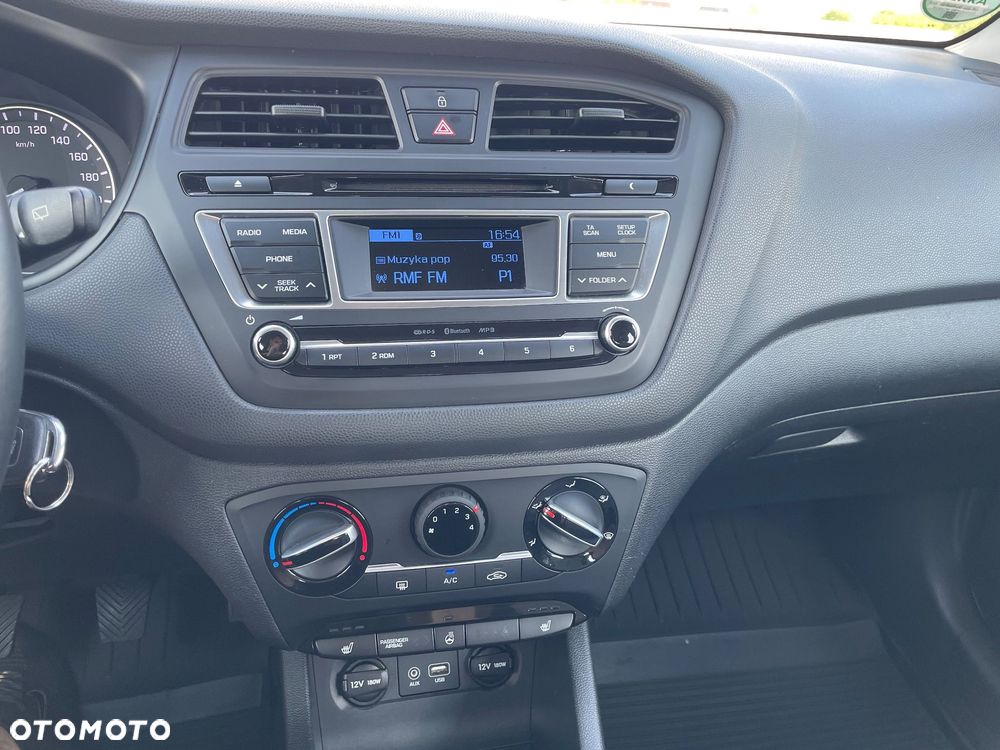 Hyundai i20 1.1 CRDi YES Silver - 15