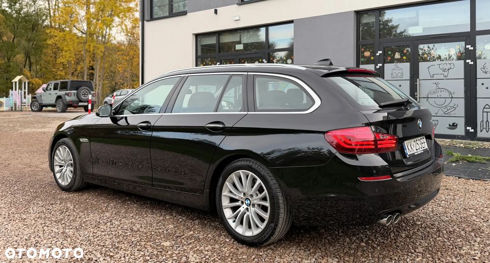 BMW Seria 5 528i Luxury Line - 11
