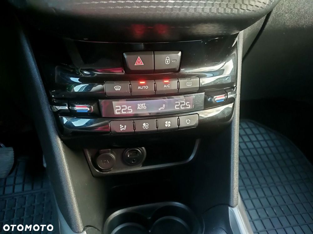 Peugeot 2008 1.6 BlueHDi Style - 27