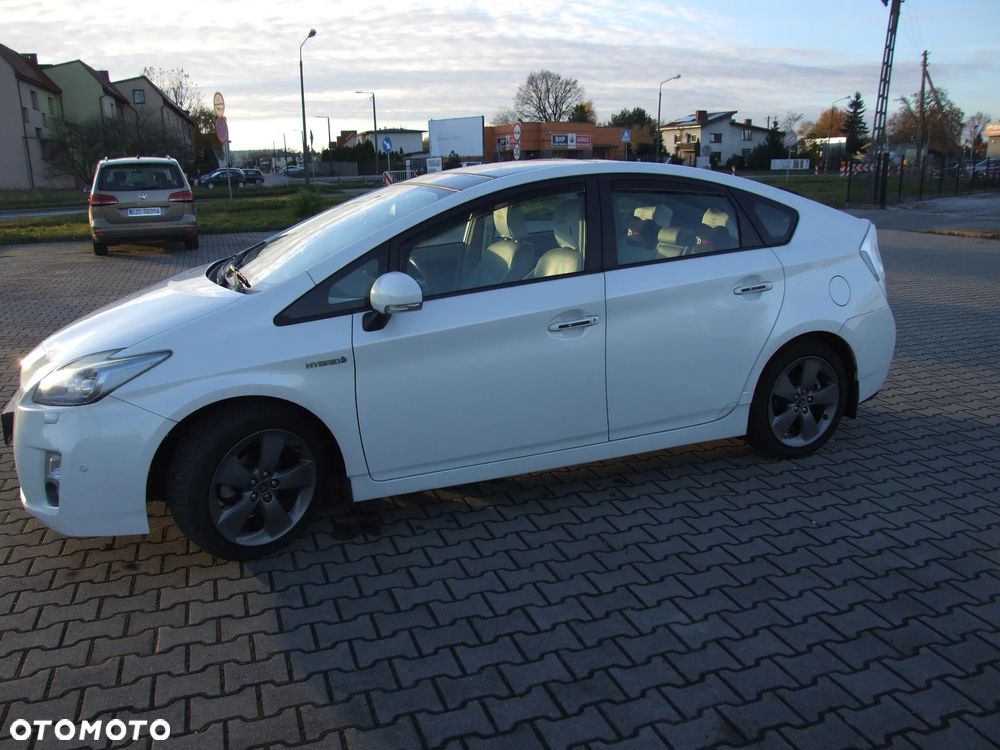 Toyota Prius 1.8 HSD Sol - 3