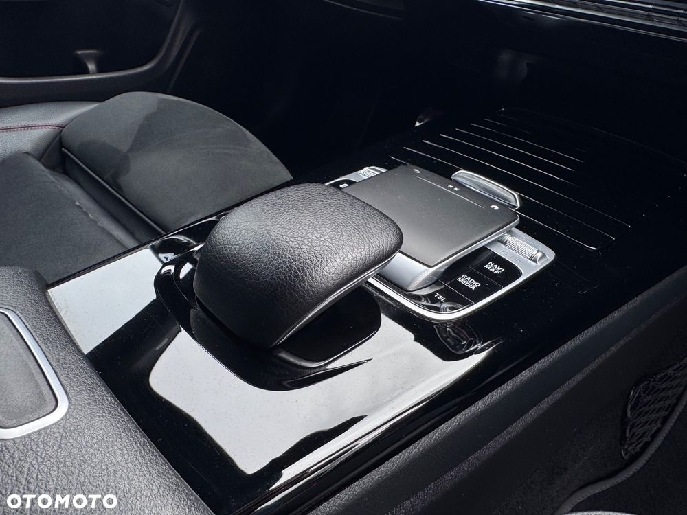 Mercedes-Benz CLA 220 AMG Line 7G-DCT - 29