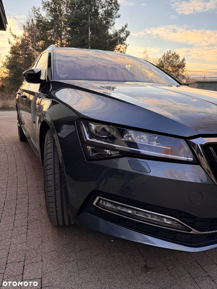 Skoda Superb 2.0 TDI DSG Premium Edition - 37