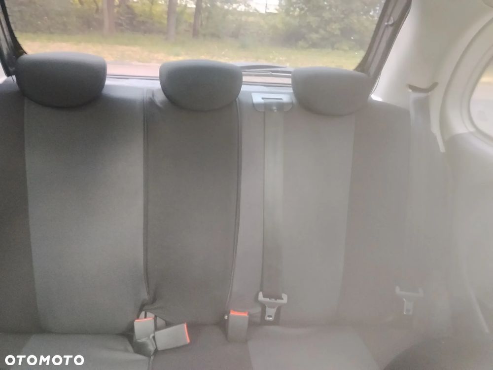Nissan Micra - 14