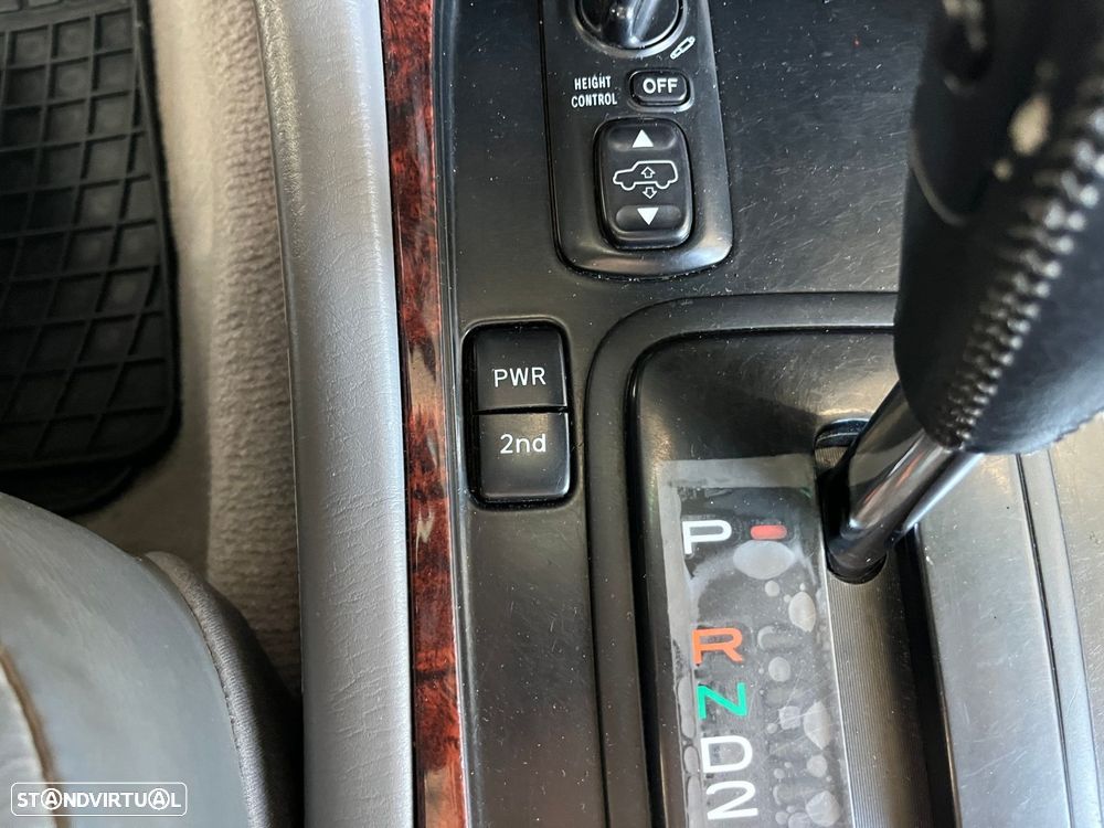 Toyota Land Cruiser - 38